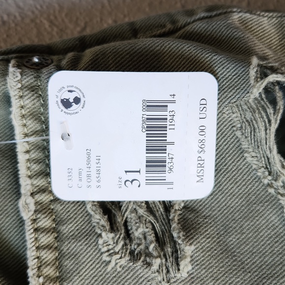 FREE PEOPLE Maggie Midrise Distressed Denim Shorts Army Green NWT Size 31 - Picture 3 of 9